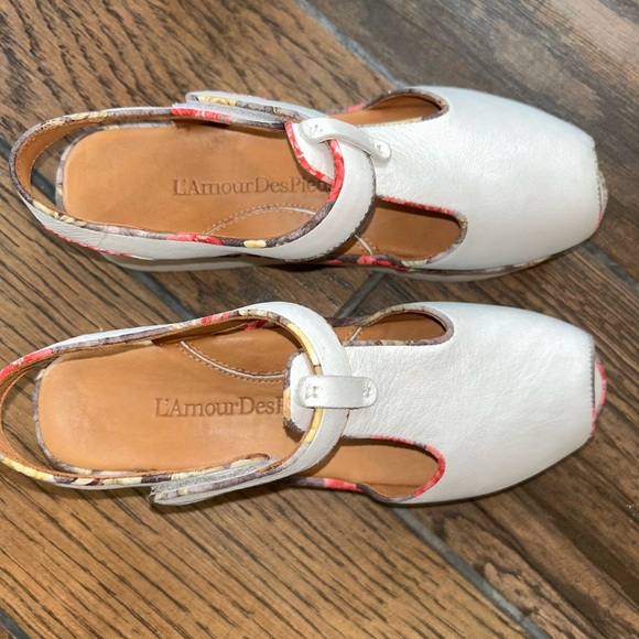 L'Amour Des Pieds / Light Gray Floral Platform Sandals - Picture 5 of 10